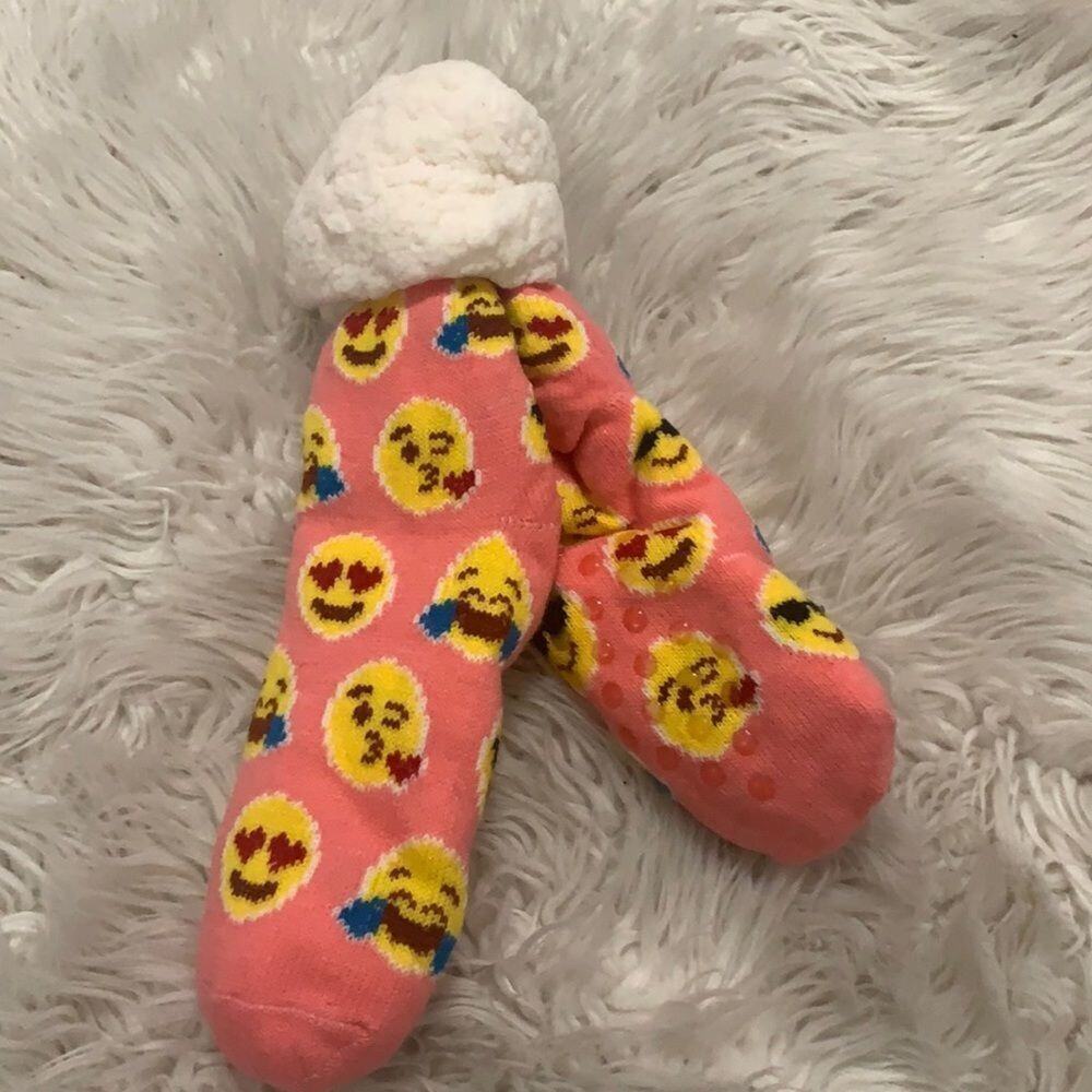 NWOT CABIN SOCKS WARM WINTER SOCKS ONE SIZE